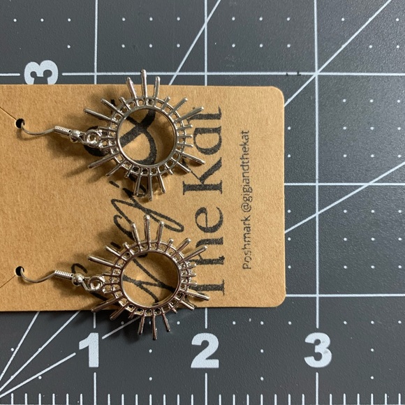 Boho Beauty Starburst Drop Earring - Picture 3 of 5